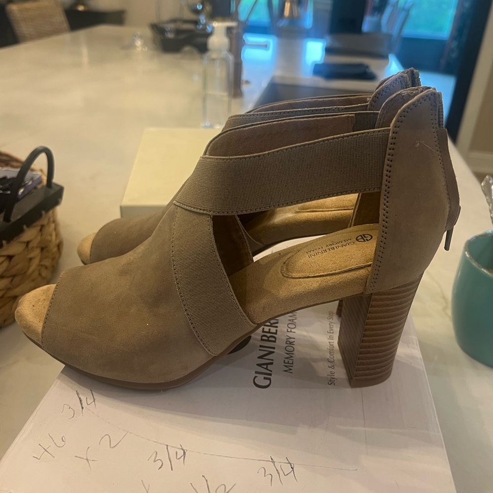 Giani Bernini Women's Tan Heeled Sandals